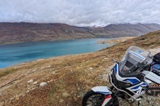 Playtime - Viaggi: Sul Moncenisio con la Honda Africa Twin per assaporare i colori dell'autunno