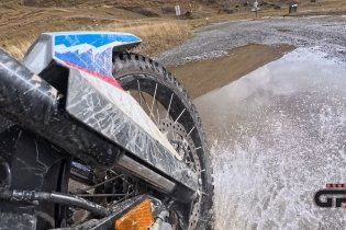 Playtime - Viaggi: Sul Moncenisio con la Honda Africa Twin per assaporare i colori dell'autunno