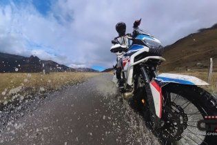 Playtime - Viaggi: Sul Moncenisio con la Honda Africa Twin per assaporare i colori dell'autunno
