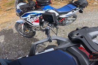Playtime - Viaggi: Sul Moncenisio con la Honda Africa Twin per assaporare i colori dell'autunno