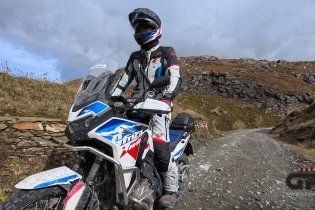 Playtime - Viaggi: Sul Moncenisio con la Honda Africa Twin per assaporare i colori dell'autunno