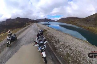 Playtime - Viaggi: Sul Moncenisio con la Honda Africa Twin per assaporare i colori dell'autunno