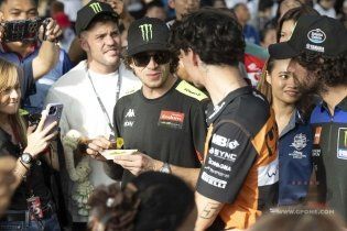 MotoGP: Bezzecchi, Marini e Rins: tra danze e cibo nel cuore della Thailandia