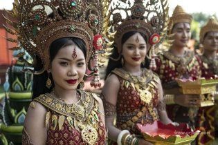 MotoGP: Bezzecchi, Marini e Rins: tra danze e cibo nel cuore della Thailandia