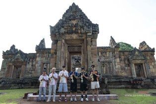 MotoGP: Bezzecchi, Marini e Rins: tra danze e cibo nel cuore della Thailandia