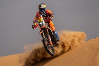 Dakar: Benavides wins stage 8 after 30-minute stop to help Quintanilla