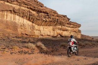 Dakar: Italians at the Dakar hold their own, but what a struggle!