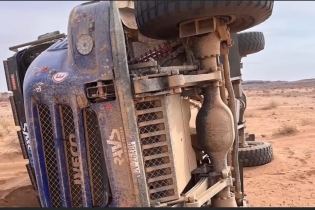 Dakar: Damn Dakar. Danilo Petrucci overturns the IVECO in the 5th stage