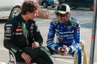 Auto - News: Valentino Rossi meets Andrea Antonelli and it's immediately a challenge in karts