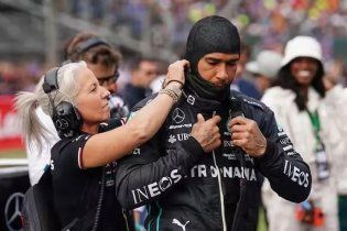 Auto - News: Hamilton like Marquez. From Mercedes he brought one person to Ferrari.