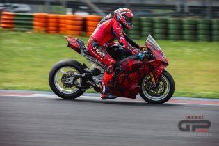 SBK: Misano: le prime foto in esclusiva della nuova Panigale V4-R