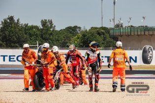 SBK: Bassani stende Bulega a Misano: la sequenza dell’incidente in Superpole Race