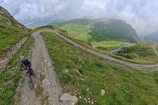 Playtime - Viaggi: In bici tra i ghiacciai delle Alpi Italo-Francesi partendo dalla diga del Moncenisio,