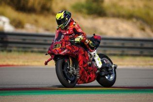 SBK: No sólo Bulega, Bautista también prueba la nueva Ducati V4 en Aragón