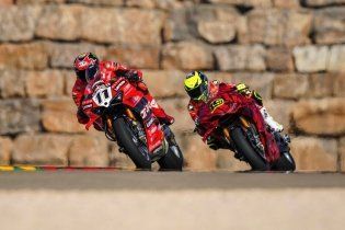 SBK: Bulega: "Aún no me siento cómodo con la Panigale V4"