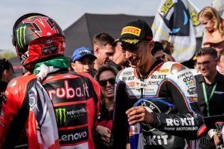 SBK: Toprak: "Ducati y BMW están en dos niveles diferentes. Márquez es una auténtica leyenda".