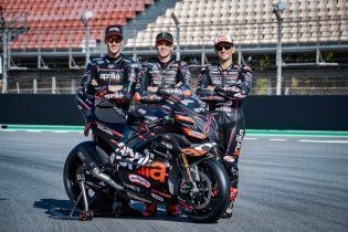 Moto - News: Aprilia RSV4 XGP: MotoGP production bike sells out in just 14 days
