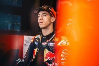 MotoGP: Acosta: "Vivo con mi madre y me muevo en furgoneta, no pienso en el dinero"