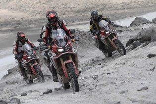 Moto - News: Honda CRF1000L Africa Twin: "how I reach you 5,965 meters"