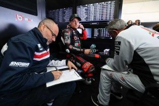 SBK: A. Lowes: "En MotoGP ha habido 7 pilotos que han marcaron la diferencia, y luego otros 30"