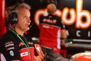 SBK: Foti: "Bulega no es tonto: sin la oferta adecuada en MotoGP, se queda en Superbike"