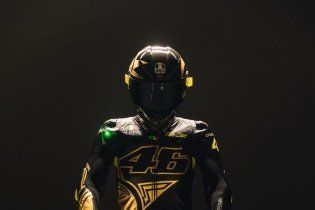 MotoGP: Valentino Rossi fa 46 e Dainese lo celebra con un kit in edizione limitata