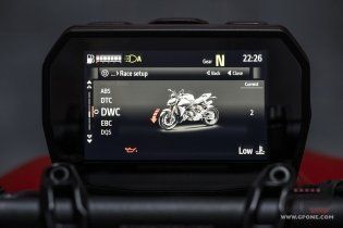Moto - Test: Prova Ducati Streetfighter V2s 2025: parola d’ordine leggerezza