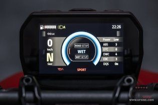 Moto - Test: Prova Ducati Streetfighter V2s 2025: parola d’ordine leggerezza