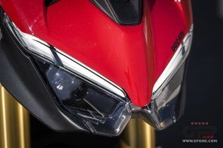 Moto - Test: Prova Ducati Streetfighter V2s 2025: parola d’ordine leggerezza