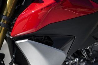 Moto - Test: Prova Ducati Streetfighter V2s 2025: parola d’ordine leggerezza