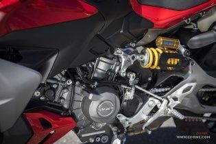 Moto - Test: Prova Ducati Streetfighter V2s 2025: parola d’ordine leggerezza