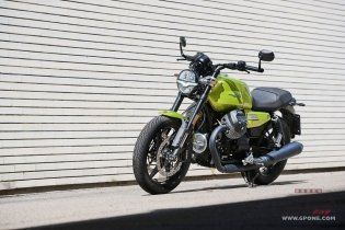 Moto - Test: PROVA moto Guzzi V7 Sport 2025: cambio d'abito