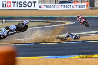 MotoGP: PHOTOSEQUENCE - Alex Marquez's crash in the warm up at Le Mans