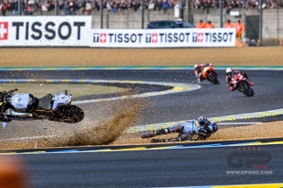 MotoGP: PHOTOSEQUENCE - Alex Marquez's crash in the warm up at Le Mans