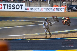 MotoGP: FOTOSEQUENZA - La caduta di Alex Marquez nel warm up a Le Mans