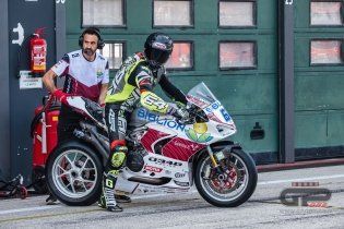 SBK: Sorpresa a Misano: Rinaldi sulla Yamaha R1 e Caricasulo sulla Ducati V2
