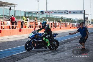 SBK: Prove di Superbike a Misano: Stefano Manzi in pista con la Yamaha R1