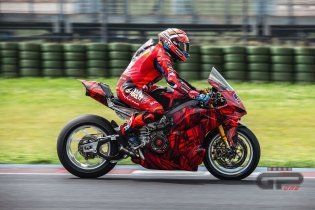 SBK: Misano: le prime foto in esclusiva della nuova Panigale V4-R