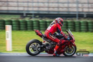 SBK: Misano: le prime foto in esclusiva della nuova Panigale V4-R