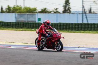 SBK: Misano: le prime foto in esclusiva della nuova Panigale V4-R