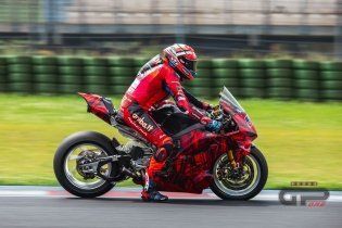 SBK: Misano: le prime foto in esclusiva della nuova Panigale V4-R