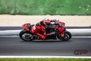 SBK: Misano: le prime foto in esclusiva della nuova Panigale V4-R