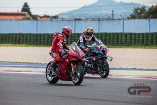 SBK: Misano: le prime foto in esclusiva della nuova Panigale V4-R