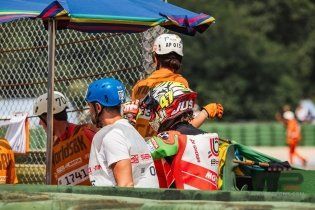 SBK: Bassani stende Bulega a Misano: la sequenza dell’incidente in Superpole Race