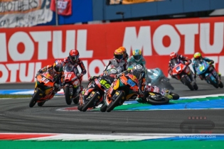 Moto3: FOTOSEQUENZA - Il terribile incidente di Lunetta ad Assen: dovrà essere operato