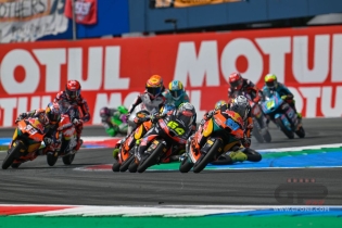 Moto3: FOTOSEQUENZA - Il terribile incidente di Lunetta ad Assen: dovrà essere operato