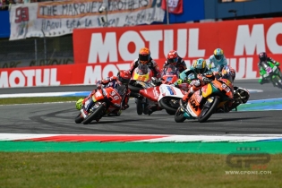 Moto3: FOTOSEQUENZA - Il terribile incidente di Lunetta ad Assen: dovrà essere operato