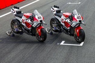 MotoGP: FOTO - Ad Assen Yamaha festeggia i 70 anni con i colori della R7 di Haga