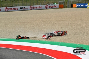 MotoGP: La carambola al via fra Binder e Zarco innescata da Di Giannantonio