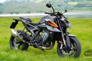 Moto - Test: KTM 990 Duke Vs Suzuki GSX-S 1000 Evo: la comparativa IGNORANTE!